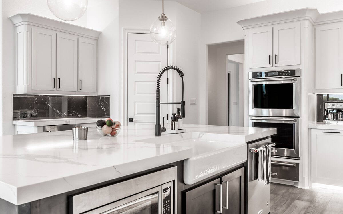 should cabinets match wall color